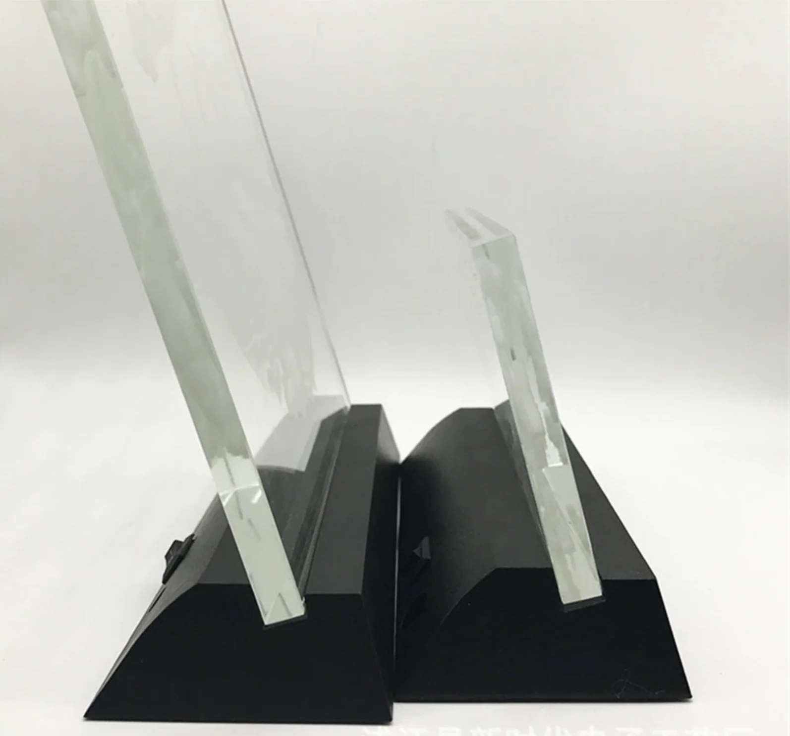 Free LED Light-Up Stand - 2D Glass Crystal - Image 4